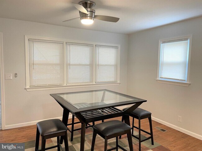 Foto del edificio - 3415 Hazelwood Rd