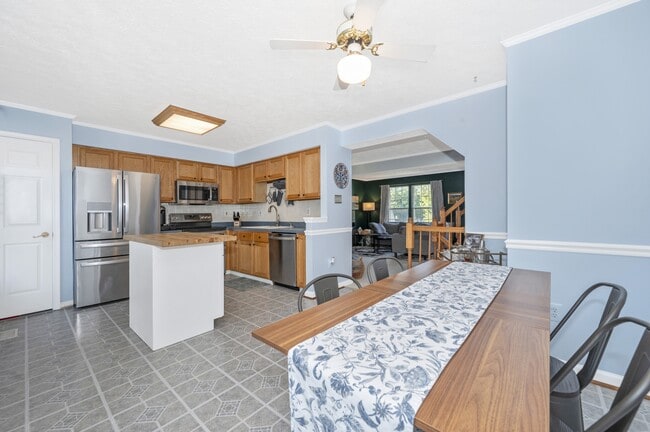 Building Photo - 1535 Beverly Ct