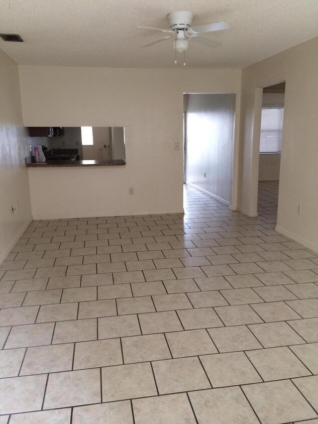 Building Photo - 630 Leo Dr