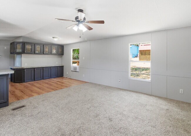 Foto del edificio - 3 Bedroom Home on Over .2 Acres with Canyon Lake Access!