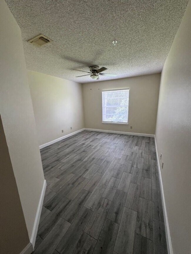 Foto del edificio - Second floor, 2/2 unit with wooded view near UCF