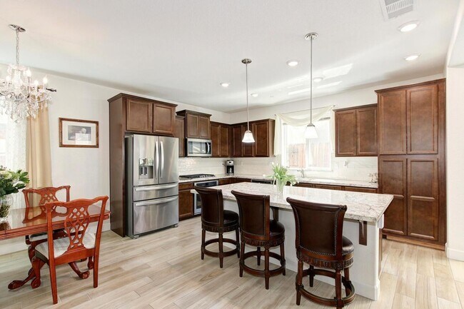 Foto del edificio - MOVE IN READY!  4 Bedroom Home in Whitney Ranch Rocklin