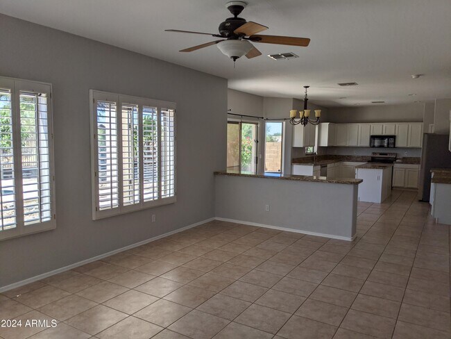 Building Photo - 4613 E Tumbleweed Dr