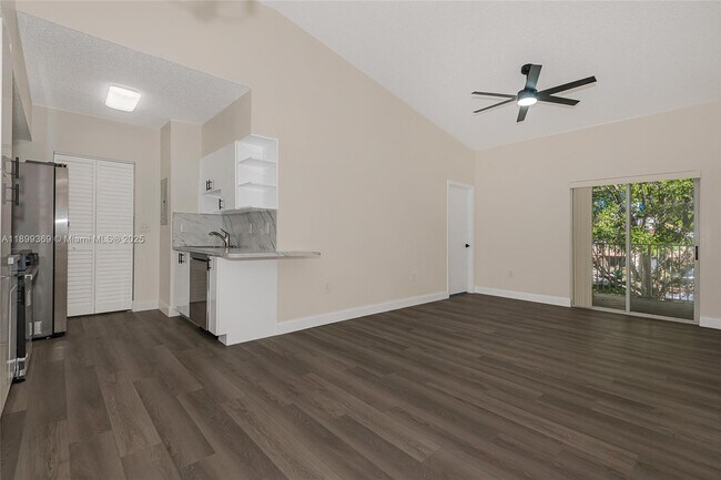 Building Photo - 3211 Sabal Palm Manor