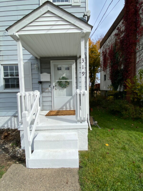 319 Oakland Ave, Greensburg, PA 15601 Room for Rent in Greensburg, PA