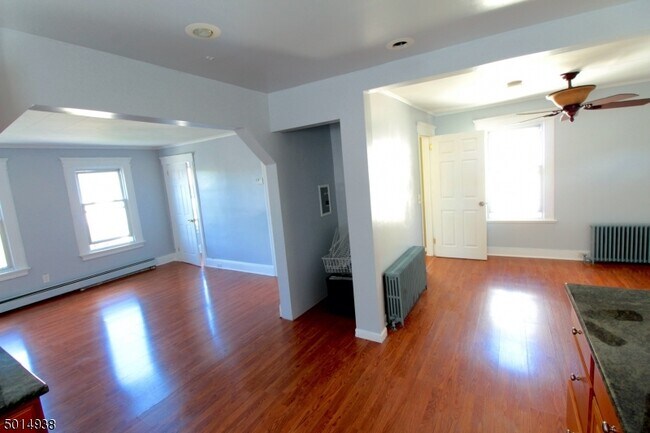 Building Photo - 40 Whittlesey Ave