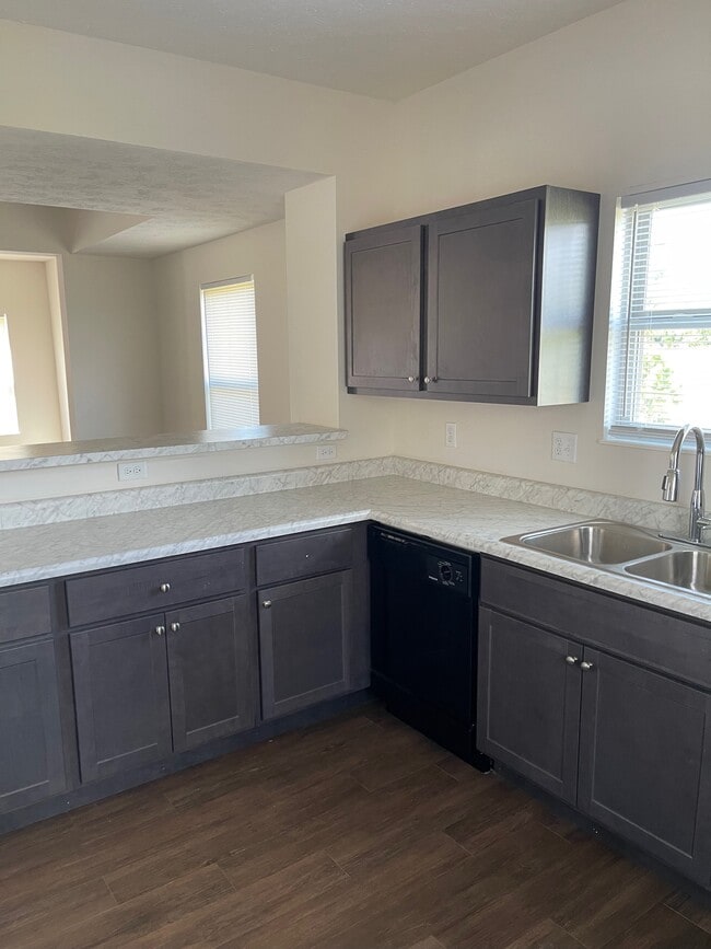 Building Photo - 4249 Otter Creek Dr