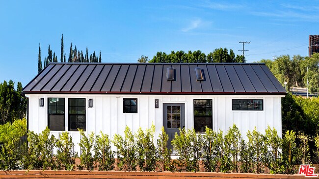 Foto del edificio - 6765 Case Ave