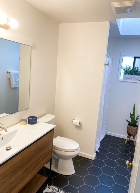 Upstairs/Master Bath - 230 Ballarat Ave N