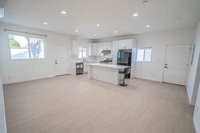 Foto del edificio - Stunning 3-Bedroom Single-Story ADU in Granada Hills!