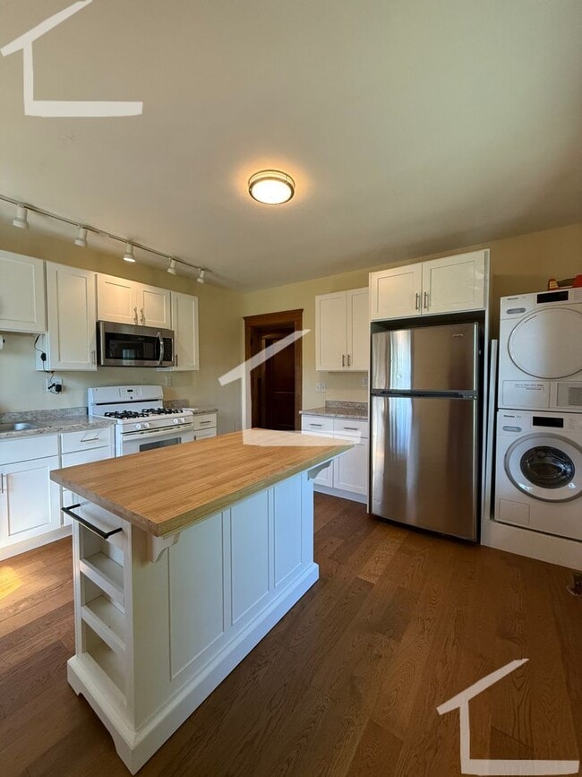 Foto del edificio - No Brokers Fee, In-Unit Washer and Dryer, ...