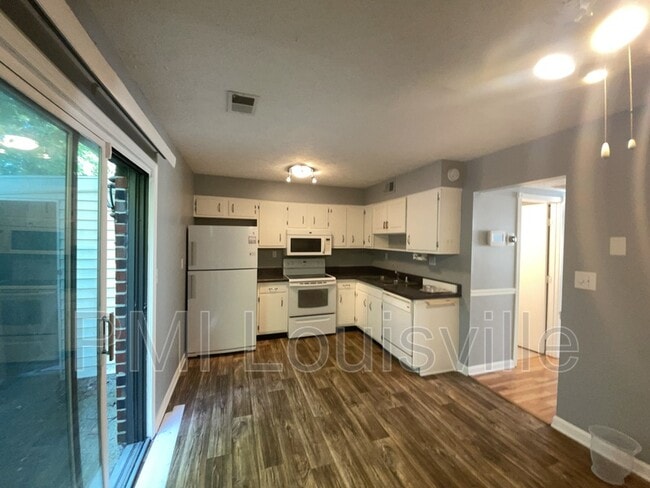 Building Photo - 9813 Oakshire Dr
