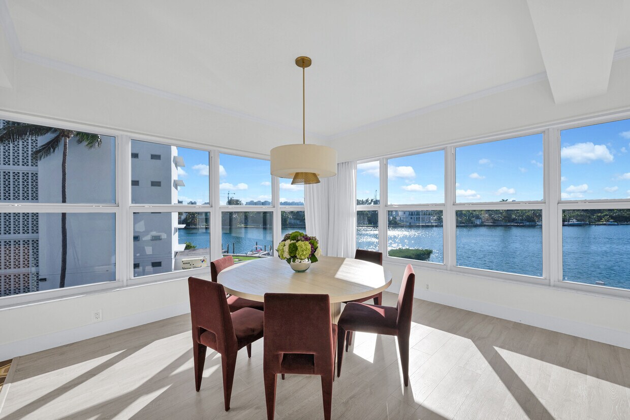 Foto principal - 9100 W Bay Harbor Dr