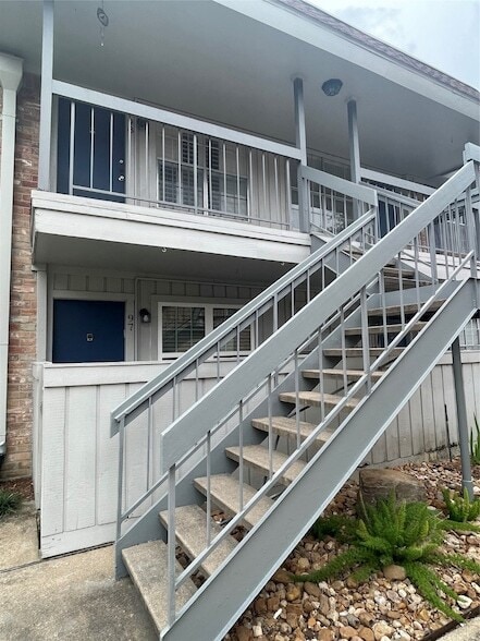 Building Photo - 2250 Bering Dr
