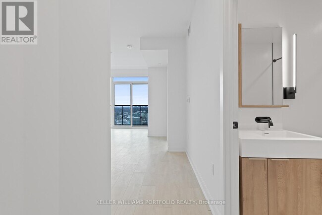 Photo du bâtiment - 127 Broadway Ave