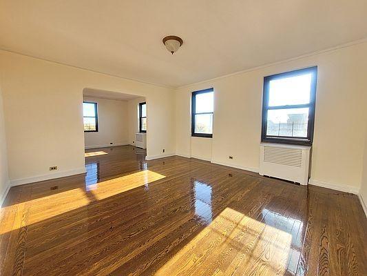 Foto principal - 2 bedroom in Bronx NY 10463