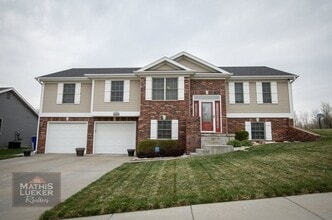 Building Photo - 2202 Ponca Dr