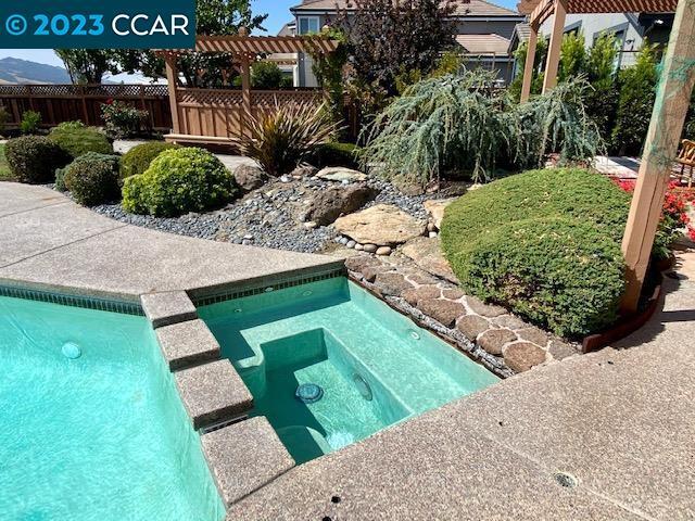 Foto del edificio - 254 Canyon Lakes Pl