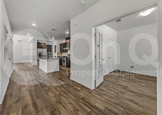 Building Photo - 2141 Miramar Dr