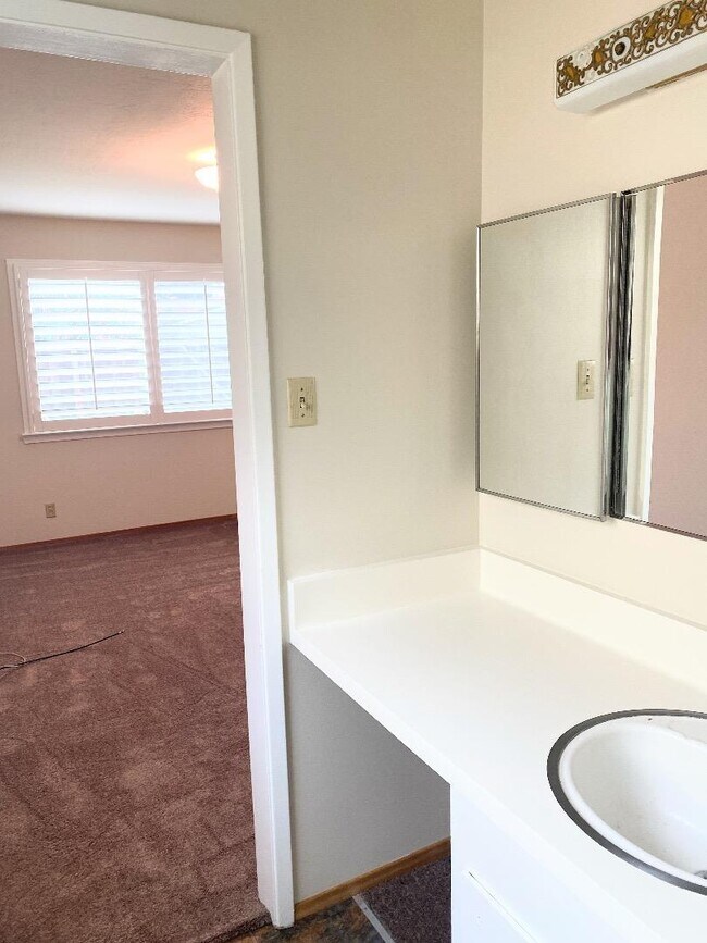 Foto del edificio - 1465 Caliente Way