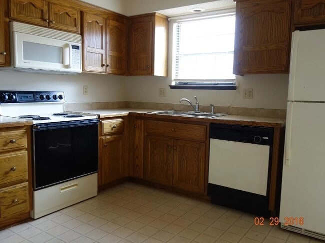 Building Photo - 16109 W 141st Terrace