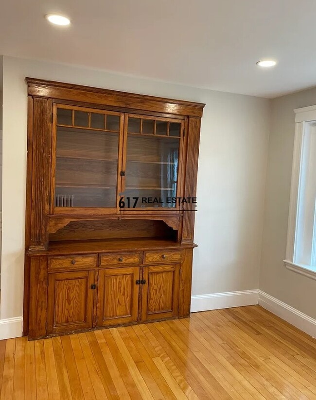 Building Photo - 2 Water St