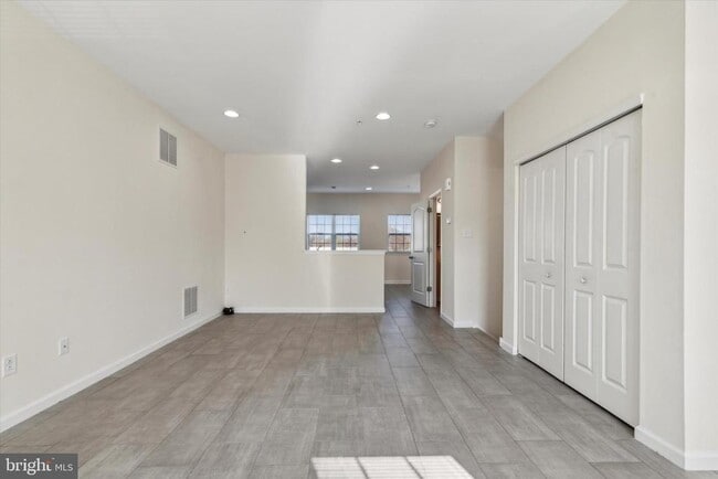 Foto del edificio - 145 Mercer Ct