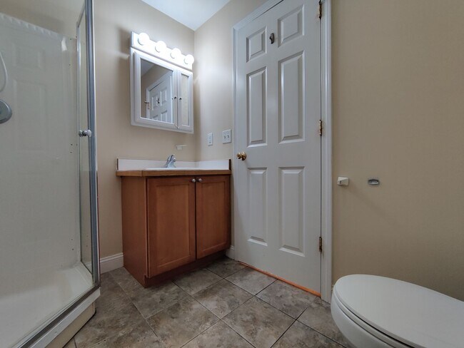 Building Photo - Desirable BU Location, Steps from South Campus, Large bedrooms, Eat-in Kitchen, Deck, Laundry