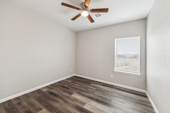 Foto del edificio - Eagle's Nest Apartments