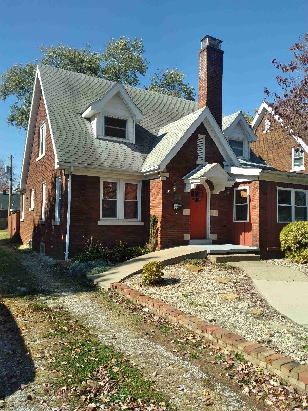 Building Photo - 727 S Rotherwood Ave