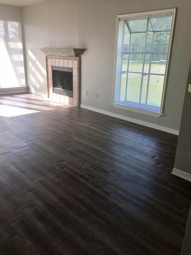 Se le en forma. - 908 Pearl St