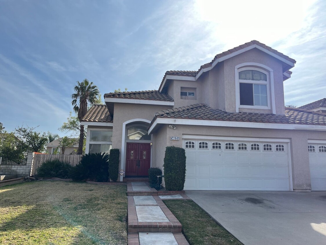 Primary Photo - 4 Bedroom/3 Bath Home in Fontana