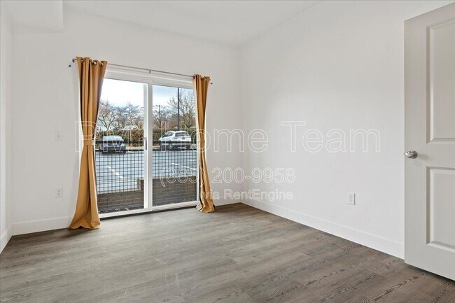 Foto del edificio - 3378 Washington Blvd