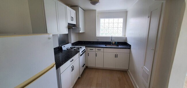 newly remodeled kichen - 991 Innes Ave