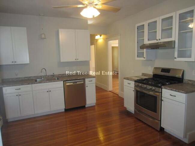 Building Photo - 43 Woodlawn St