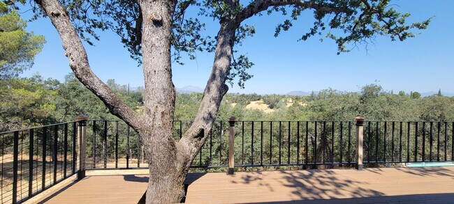 Foto del edificio - Charming 3 Bedroom, 2 Bath Home with Mountain Views