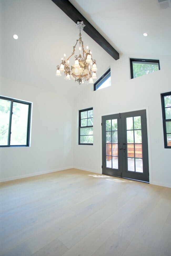 Foto del edificio - 2119 Hyperion Ave