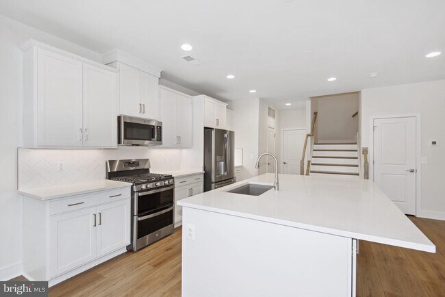 Building Photo - 120 CHOKE CHERRY Ct