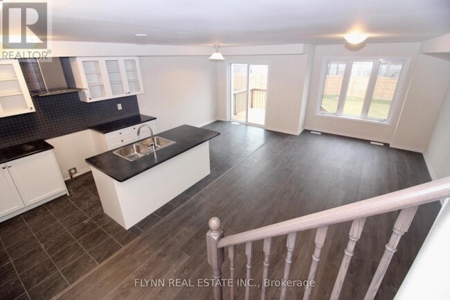 Building Photo - 190 Esther Cres