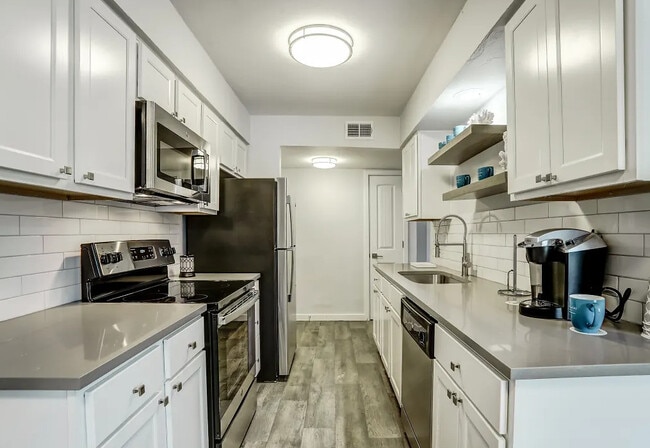 Building Photo - The North Shore Apartments