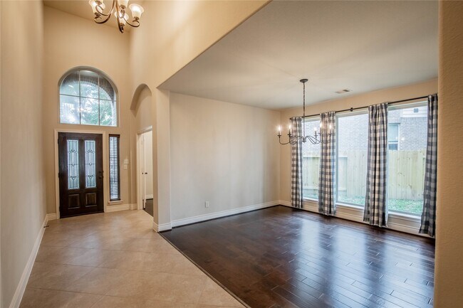 Foto del edificio - 111 Pinnacle Ridge Ct