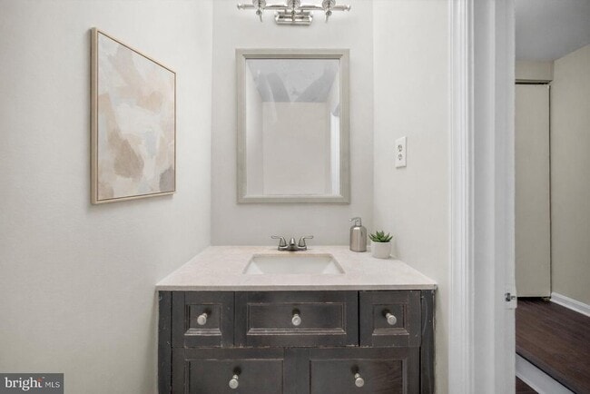 Building Photo - 813 Delafield St NE