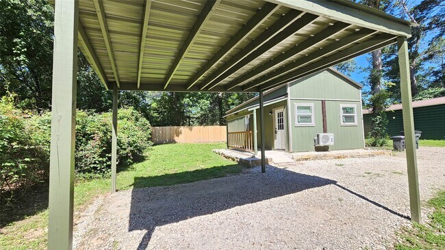 Foto del edificio - 23806 Brushy Woods St