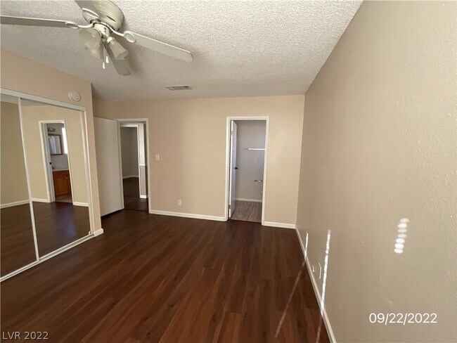 Building Photo - 430 Bottle Brush Way