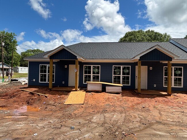 Foto del edificio - New Construction 2 Bedroom 1 Bath apartment in Downtown Clover