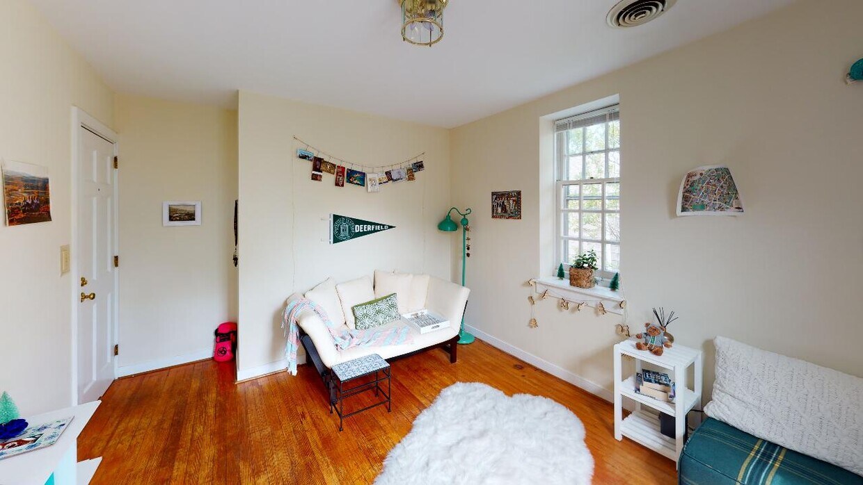 Living Room - 201 Cary St