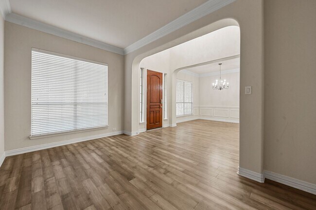Building Photo - Mediterranean-style home-4 bedrooms