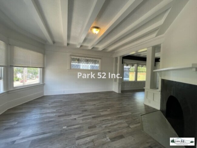 Building Photo - 1408 6th Ave