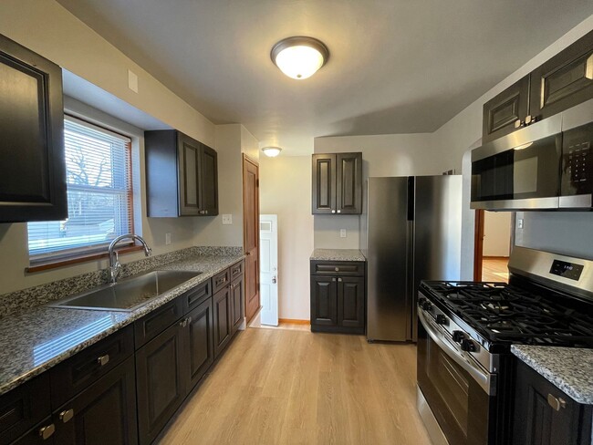 Building Photo - Newly Renovated 2BD/1BA Home