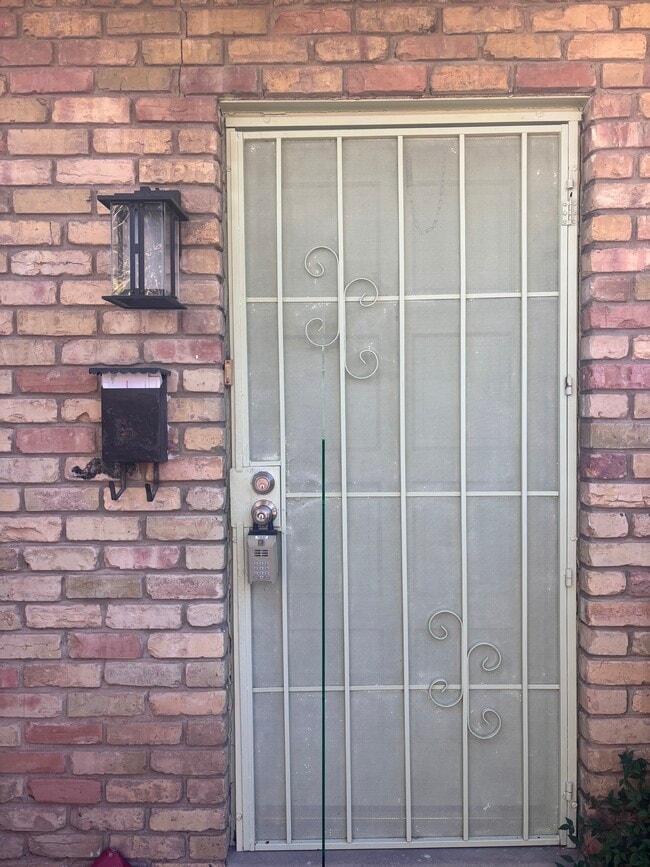 Building Photo - 6713 Escondido Dr